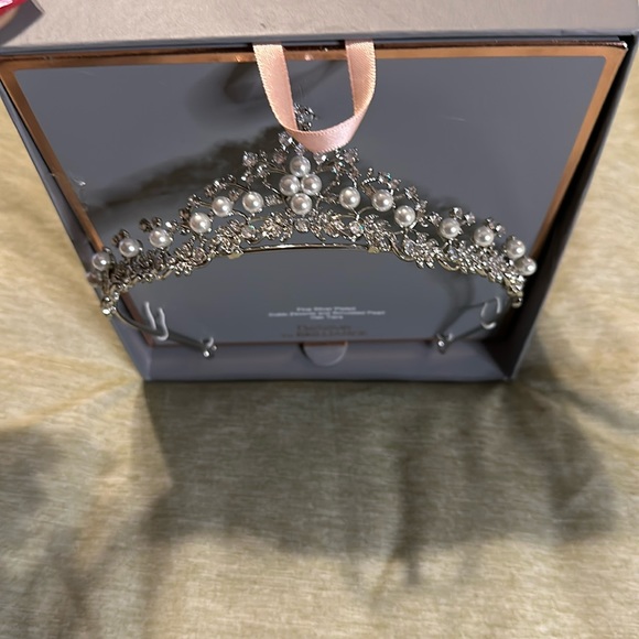 Hair Tiara - Picture 1 of 3